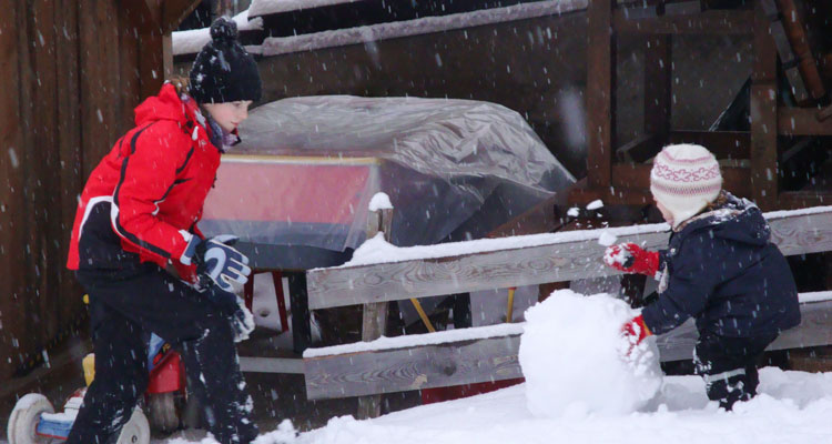 Winter vacation in Völs am Schlern, 
Snowball Fight