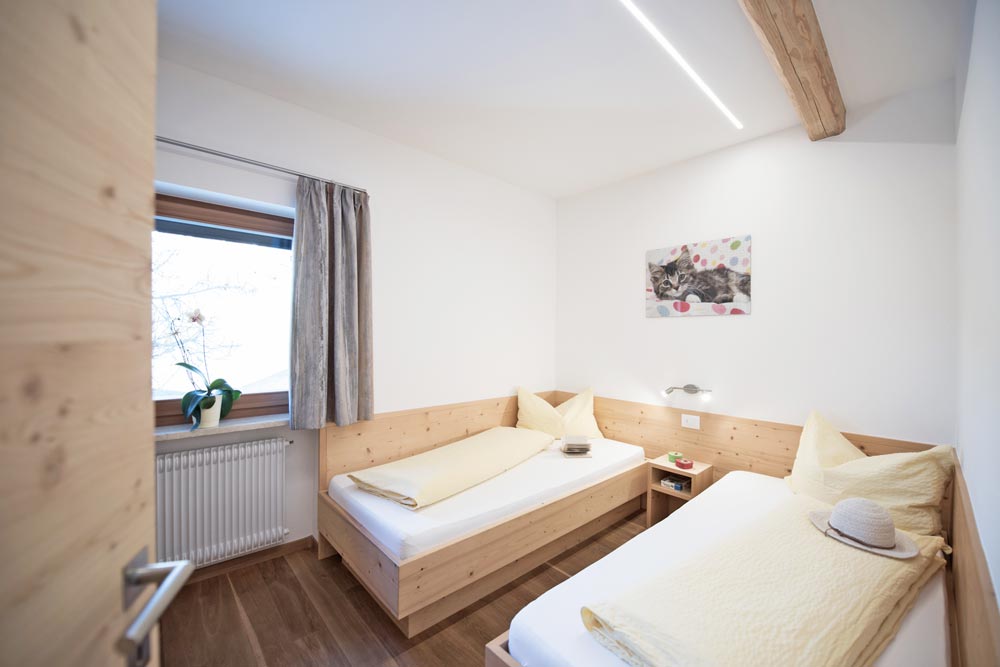 Zweibettzimmer in der Ferienwohnung in Völs am Schlern